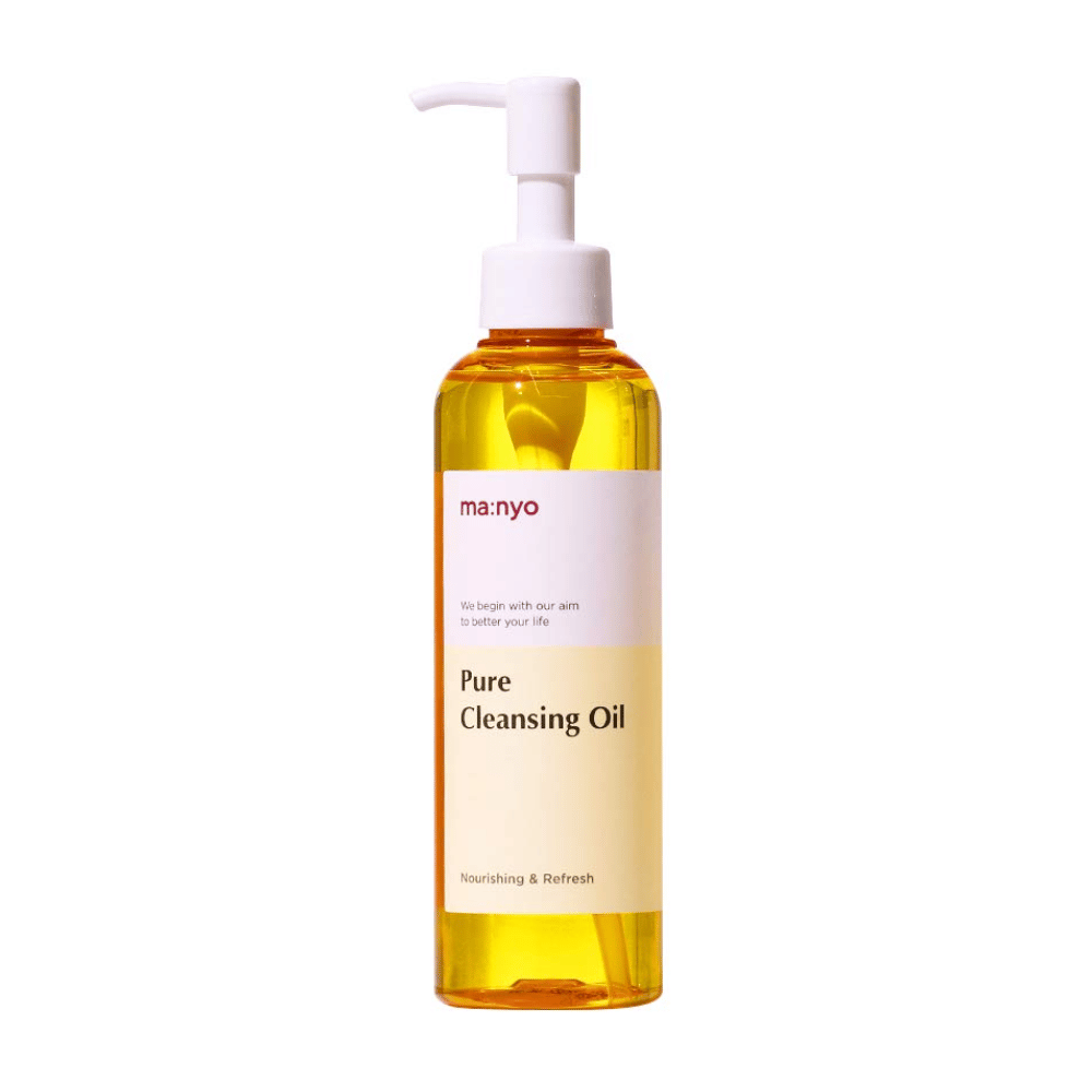 En flaska ma:nyo Pure Cleansing Oil 200ml för sminkborttagning utställd på en vit bakgrund.